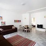 Benzi Διαμέρισμα