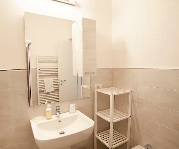 Benzi 아파트 코모