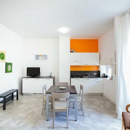 Benzi Lägenhet Como